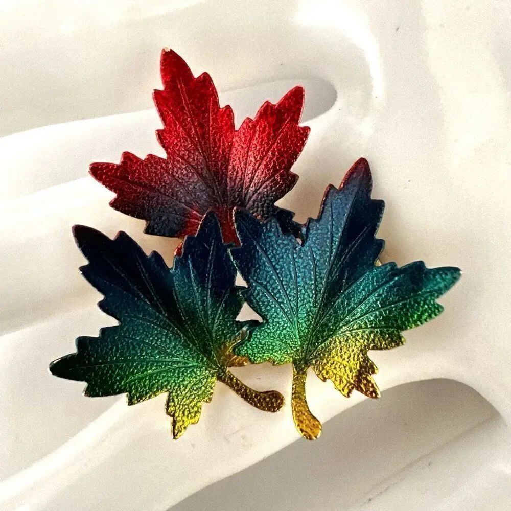 Colorful leaf brooch